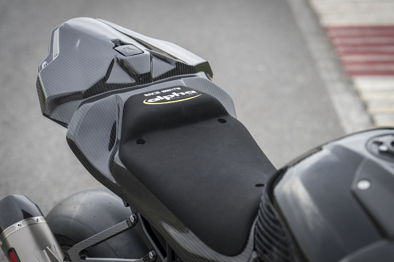 DueruoteTG #238 - Abbiamo guidato in pista la BMW che corre in SBK! 